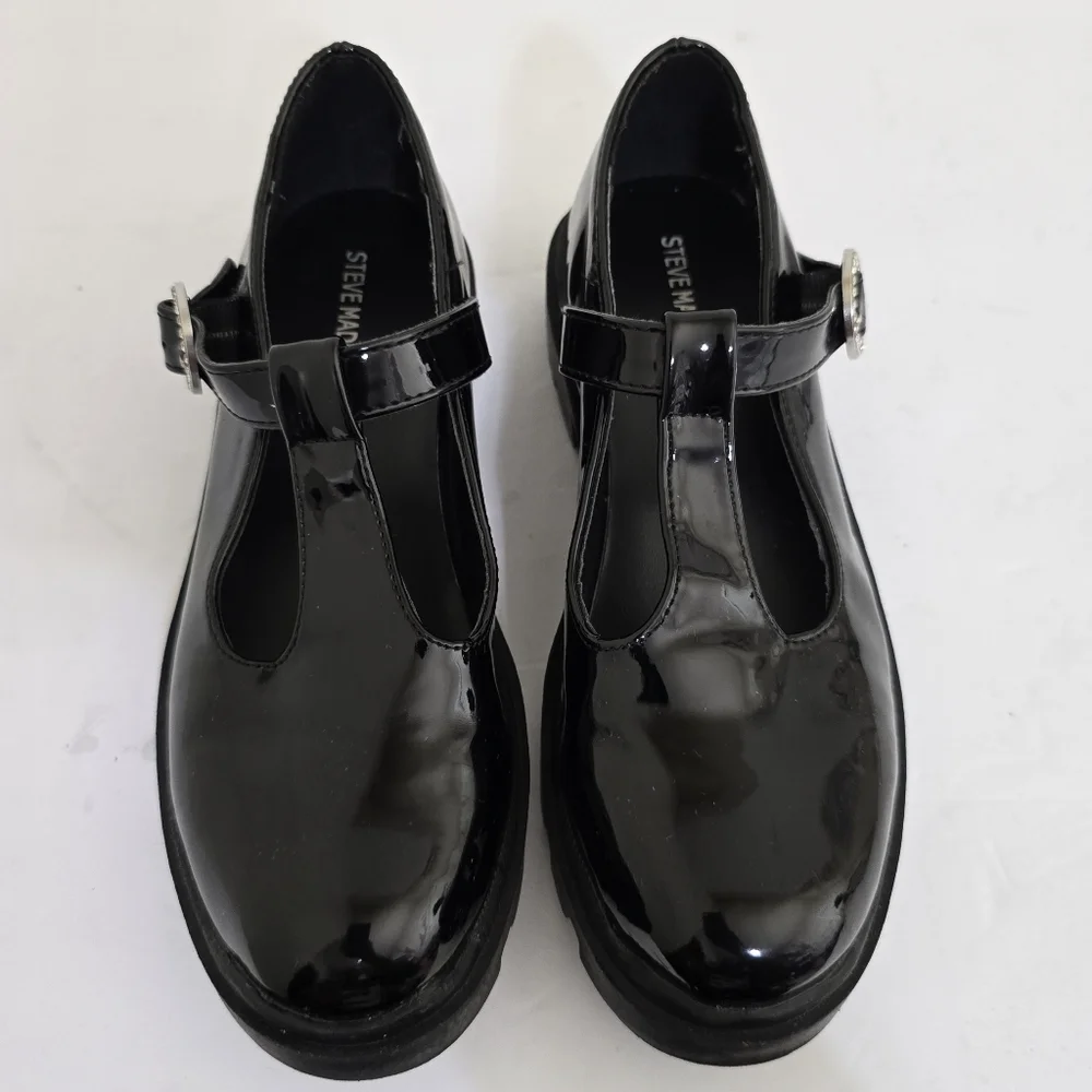 STEVE MADDEN girl's size 4 Lug T Strap Buckle‎ Mary Jane Shoes Black Patent